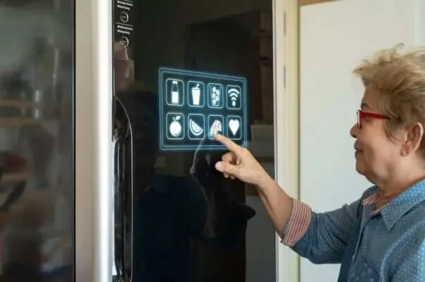 سیستم خانه هوشمند برای سالمندان